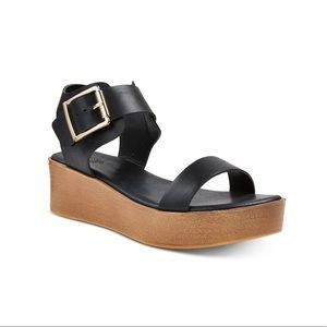 Black platform sandal